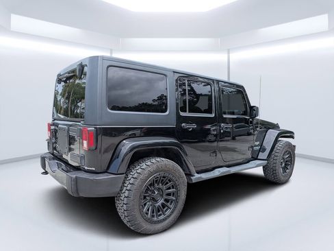 Used 2016 Jeep Wrangler Unlimited Sahara w/ Connectivity Group AWD/4WD image 3