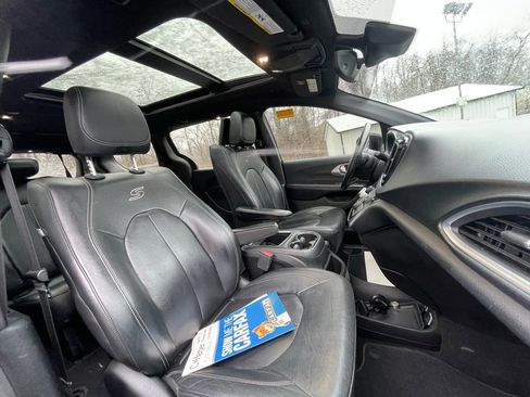 Used 2019 Chrysler Pacifica Touring-L Plus w/ Advanced Safetytec Group image 12