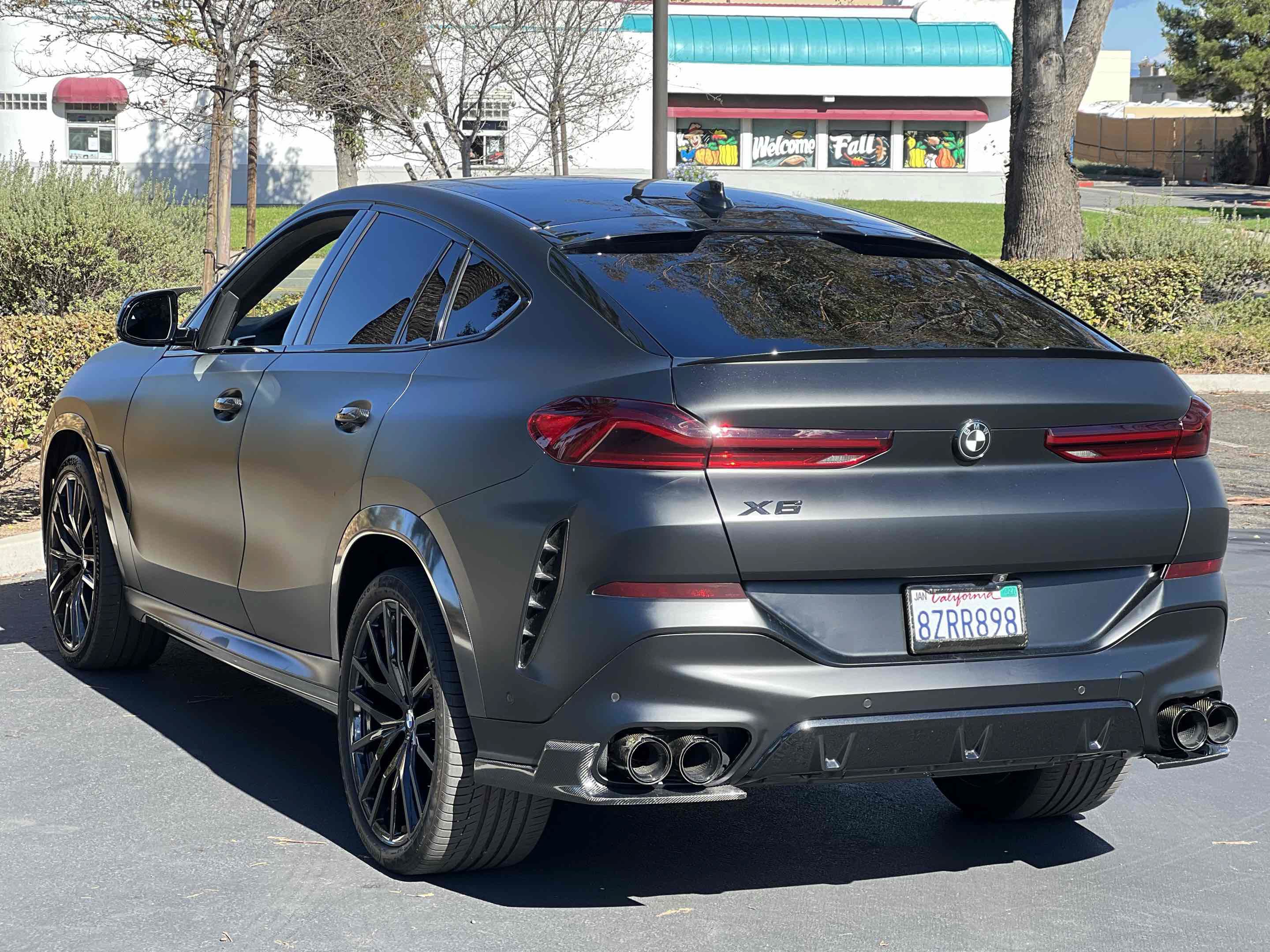 Used 2022 BMW X6 xDrive40i w/ Executive Package AWD/4WD image 2