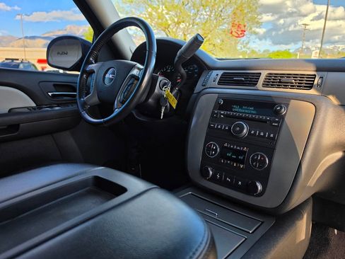 Used 2009 GMC Sierra 1500 SLT w/ All-Terrain Package AWD/4WD image 15