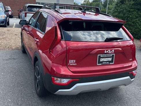 Certified 2025 Kia Niro EX FWD image 11