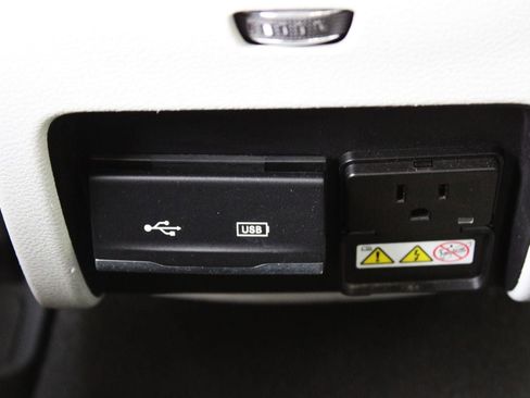 Used 2020 Jeep Cherokee Limited image 31