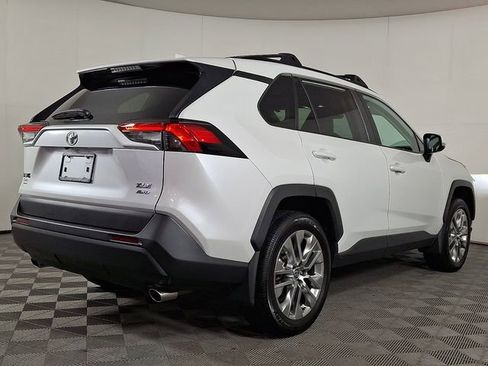 Used 2023 Toyota RAV4 XLE Premium image 9