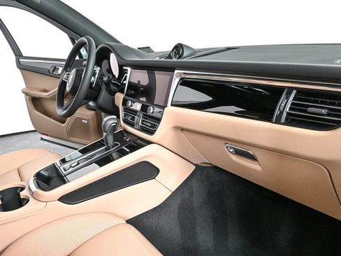 Certified 2026 Porsche Macan image 25