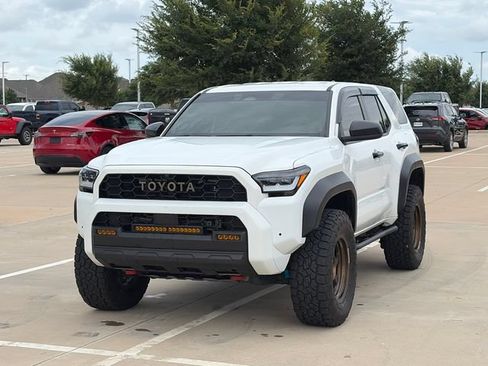 Used 2025 Toyota 4Runner SR5 AWD/4WD image 3