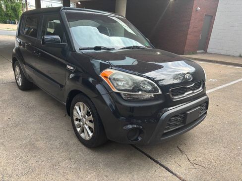Used 2013 Kia Soul FWD image 3