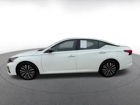 Used 2025 Nissan Altima 2.5 SV image 9