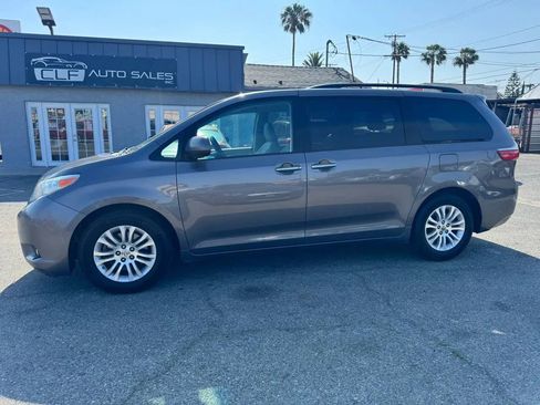 Used 2015 Toyota Sienna XLE image 4