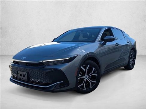 Certified 2023 Toyota Crown Limited image 1