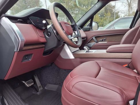 New 2025 Land Rover Range Rover SE image 17
