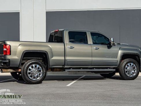 Used 2017 GMC Sierra 2500 Denali w/ Duramax Plus Package image 11