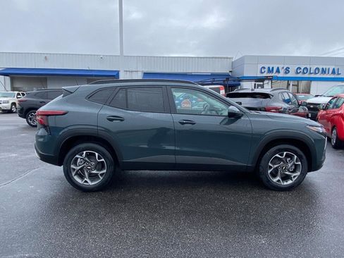 New 2026 Chevrolet Trax LT w/ Driver Confidence Package FWD image 2