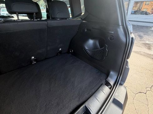 Used 2018 Jeep Renegade Latitude w/ Cold Weather Group AWD/4WD image 35