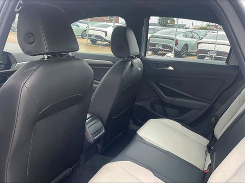 Used 2019 Volkswagen Jetta R-Line w/ R-Line Cold Weather Package FWD image 10