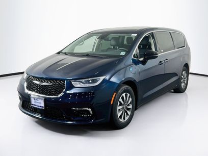Used 2024 Chrysler Pacifica Limited