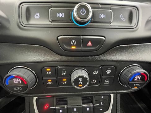 Used 2022 GMC Terrain SLE w/ Driver Convenience Package AWD/4WD image 21