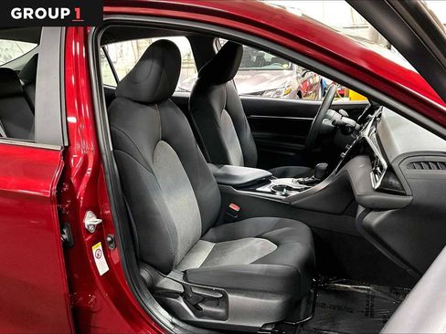 Certified 2018 Toyota Camry LE w/ Convenience Package FWD image 9