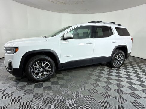 Used 2023 GMC Acadia SLT w/ Technology Package FWD image 2