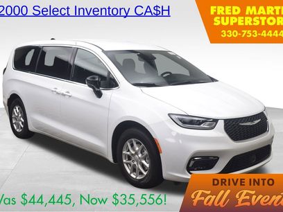 New 2025 Chrysler Pacifica Select