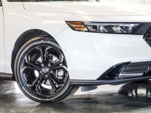 Used 2025 Honda Accord SE image 4