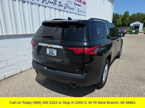Used 2023 Chevrolet Traverse LT w/ LT Premium Package AWD/4WD image 9