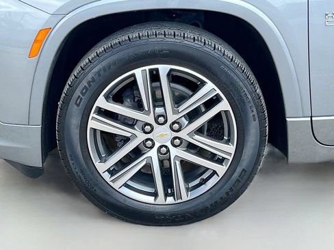 Used 2023 Chevrolet Traverse High Country FWD image 34