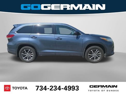 Used 2017 Toyota Highlander XLE w/ Carpet Mat Package AWD/4WD image 7
