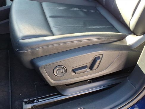 Used 2023 Audi Q4 e-tron Premium image 27