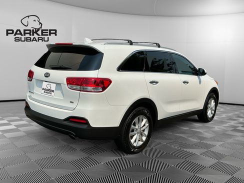 Used 2016 Kia Sorento AWD w/ LX Convenience Package image 5