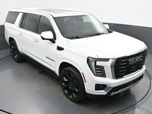 Used 2025 GMC Yukon XL Denali AWD/4WD image 41