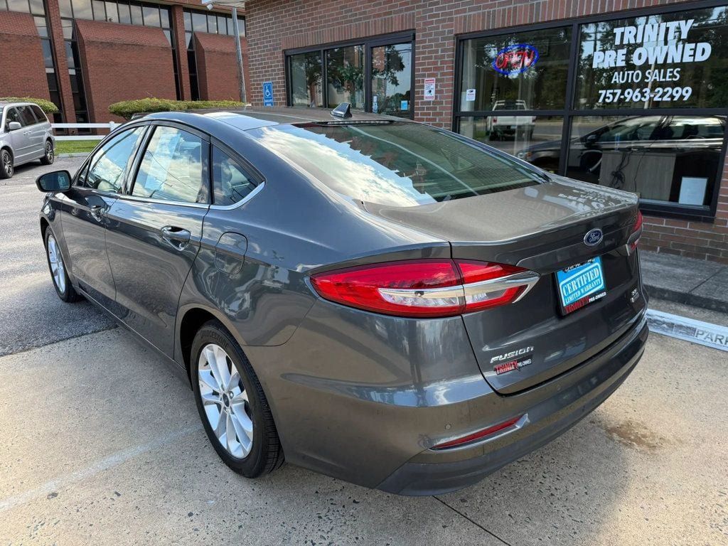 Used 2020 Ford Fusion SE FWD image 3