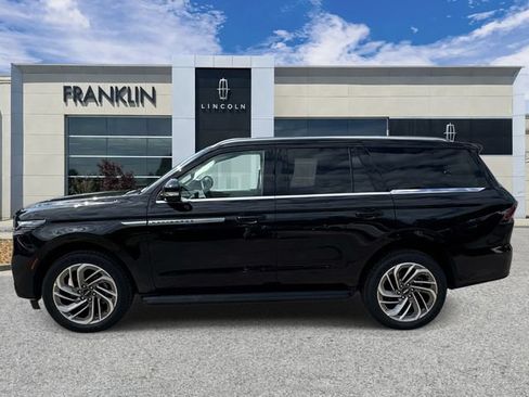 New 2026 Lincoln Navigator Premiere AWD/4WD image 4