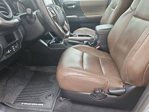 Used 2018 Toyota Tacoma Limited AWD/4WD image 16