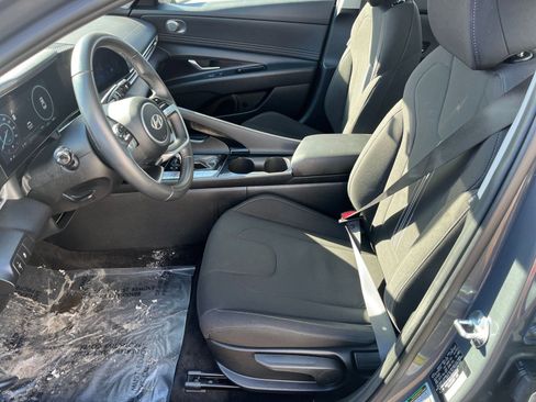 Used 2025 Hyundai Elantra SEL image 23