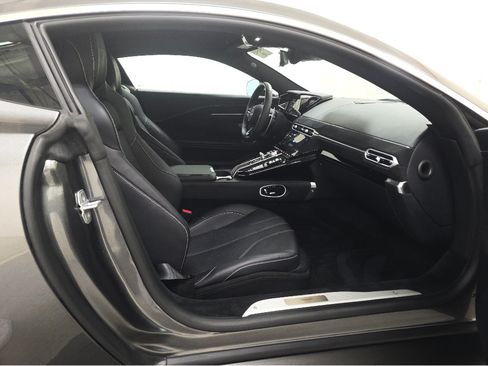Used 2025 Aston Martin V8 Vantage Coupe RWD image 8