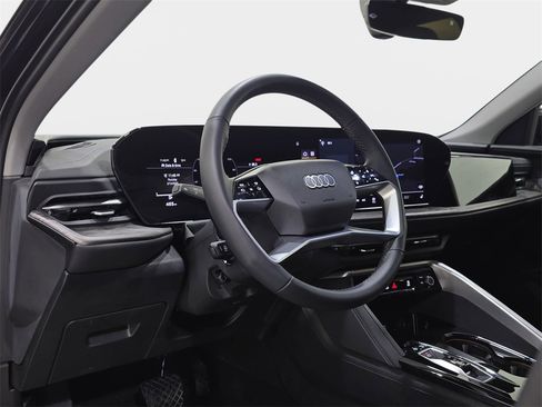 Used 2025 Audi Q5 Premium Plus w/ Premium Plus image 17