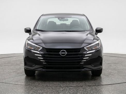 Used 2025 Nissan Versa SV FWD image 2