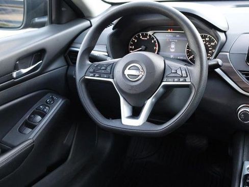 Certified 2025 Nissan Altima 2.5 SV FWD image 22