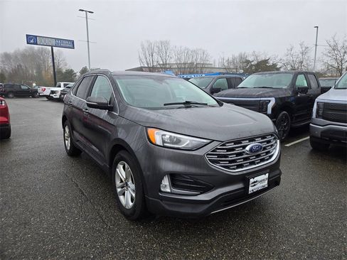 Used 2020 Ford Edge SEL image 3
