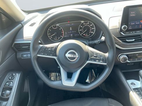 Used 2025 Nissan Altima 2.5 SV image 13