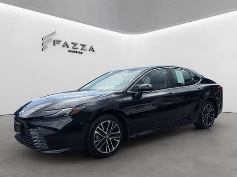 Used 2025 Toyota Camry XLE AWD/4WD image 1