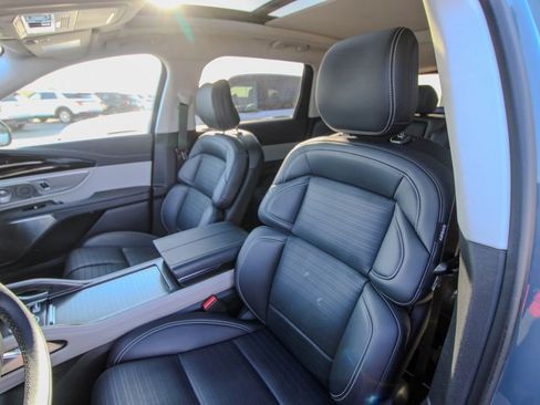 Used 2025 Lincoln Nautilus Reserve AWD/4WD image 16