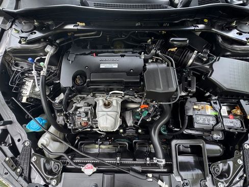 Used 2017 Honda Accord Sport image 9