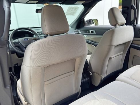 Used 2019 Ford Explorer XLT FWD image 28