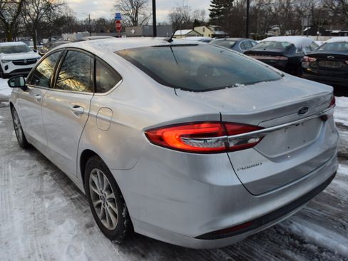 Used 2017 Ford Fusion SE image 7