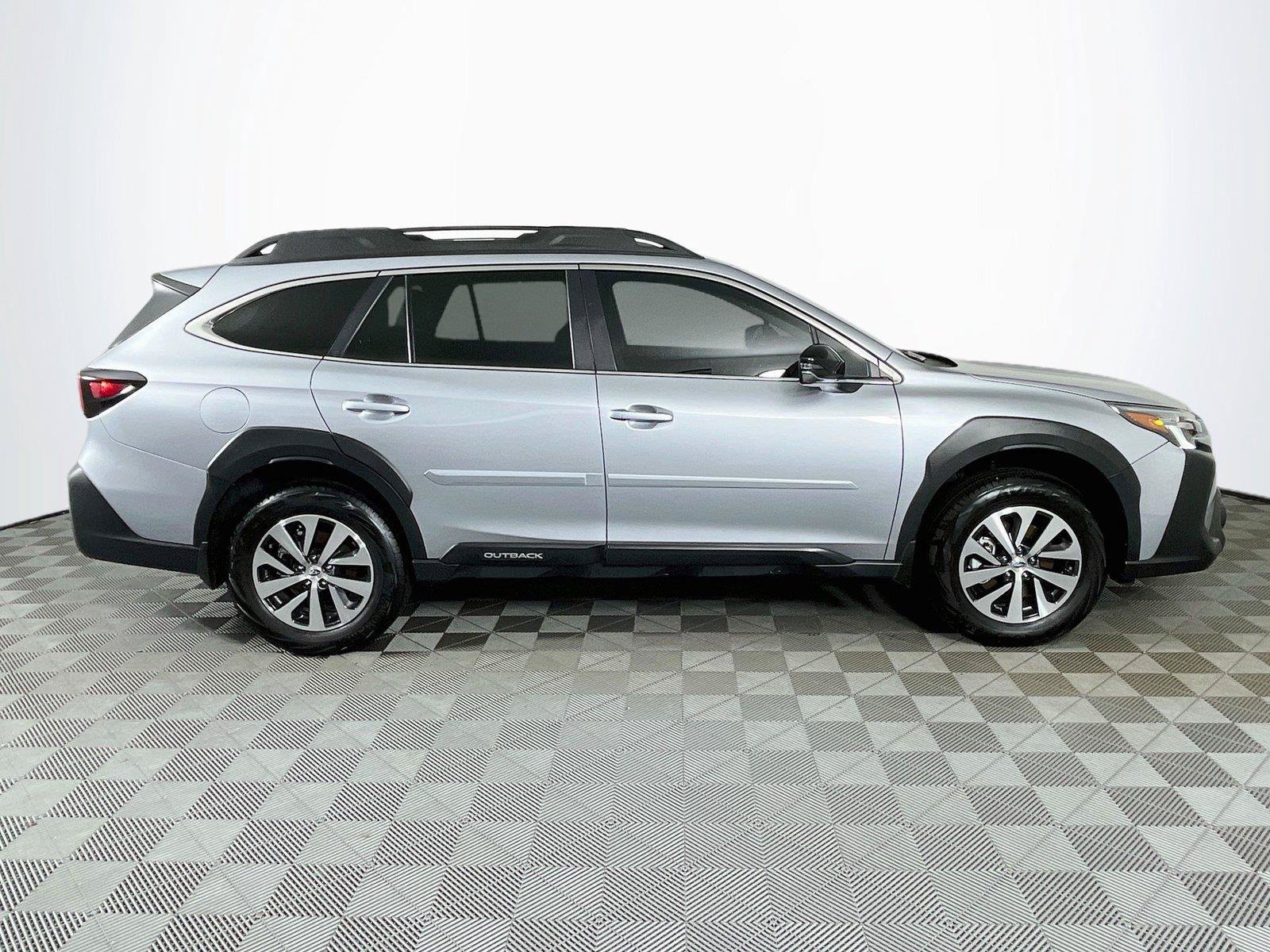 Used 2025 Subaru Outback Premium w/ Popular Package #1A AWD/4WD image 11