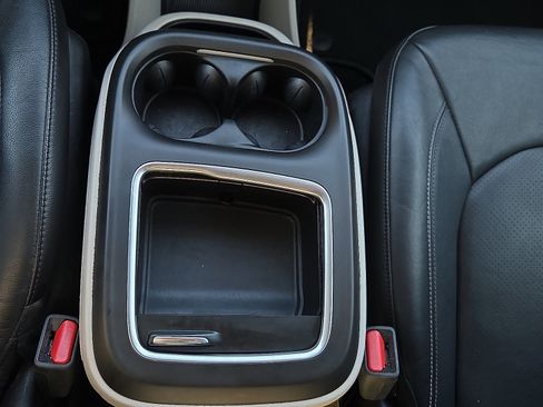 Used 2022 Chrysler Pacifica Touring-L FWD image 19