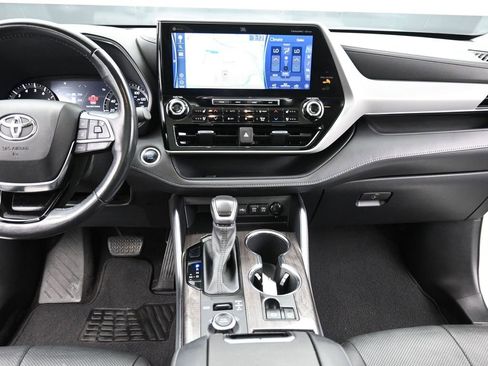 Certified 2021 Toyota Highlander Platinum image 13
