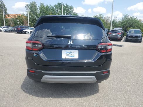 New 2025 Honda Pilot EX-L image 5