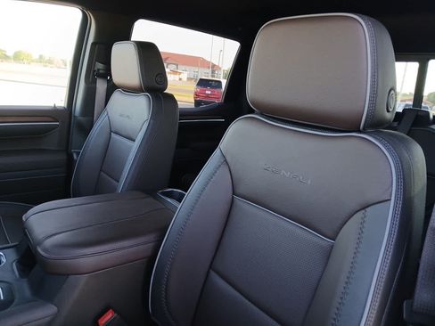 Used 2025 GMC Sierra 1500 Denali w/ Technology Package AWD/4WD image 23